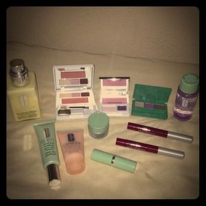🔴Sold🔴Free Bag!! Bundle of Clinique