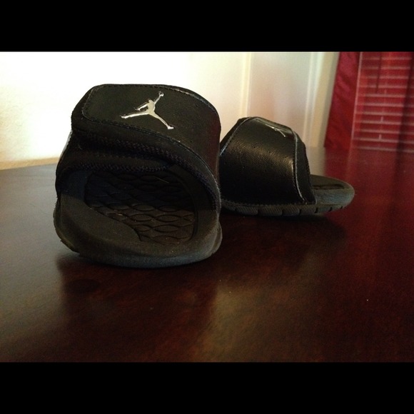 Nike slides🎅 Reserved 🎅