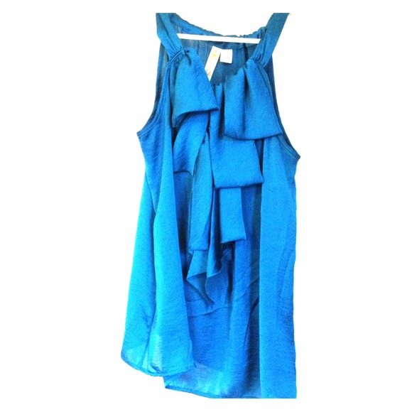 Teal tank with front layers