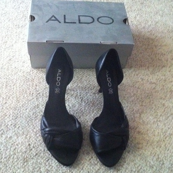 Black shoes by Aldo - Picture 2 of 3