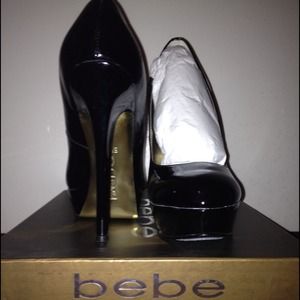 Bebe pumps