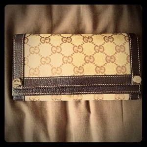 Gucci Clutches & Wallets - Gucci Wallet Gucci Clutches & Wallets - Gucci Wallet