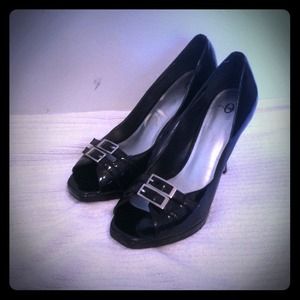 Black heals w/ silver buckles