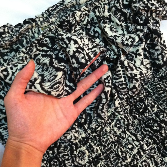 Strapless ruffle dress - Picture 3 of 3