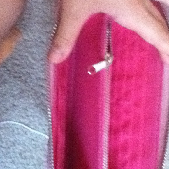 A wallet - Picture 2 of 2