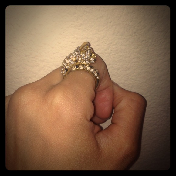 Leopard ring