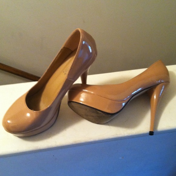 RESERVE FOR @biancajett Stilettos in Nude