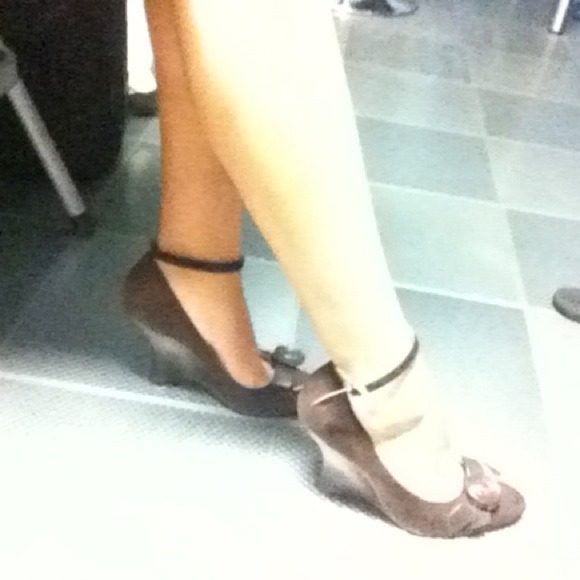 Brown Carlos Santana Heels ! - Picture 3 of 4