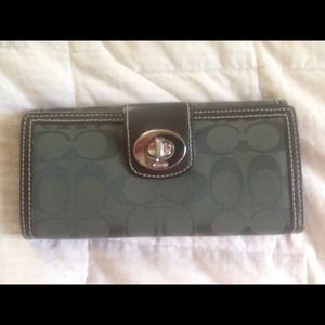 Used Coach wallet. Great condition.