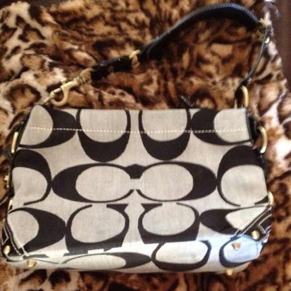 Coach Handbags - 💢Reduced💢Coach Purse