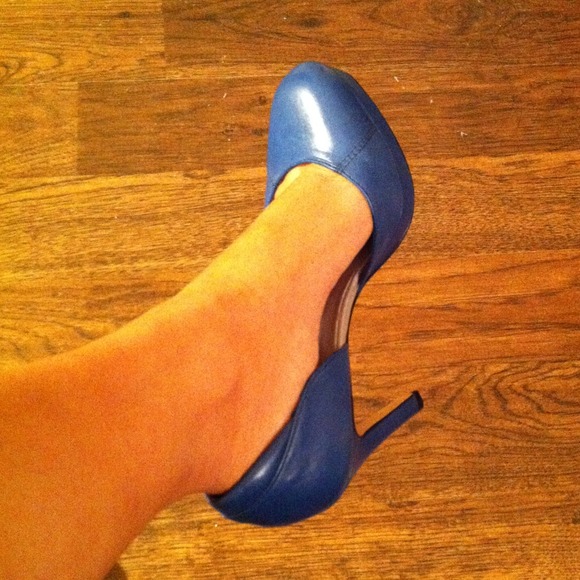 💢SOLD💢 NEW Geren Ford blue pumps - Picture 4 of 4