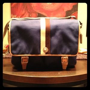 💢💢SOLD💢💢Coach Messenger Bag