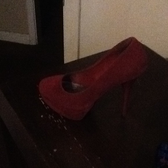 Wine colored pump great for work or play.