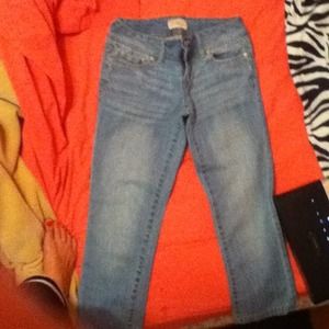 Aeropostale Light Wash Capris