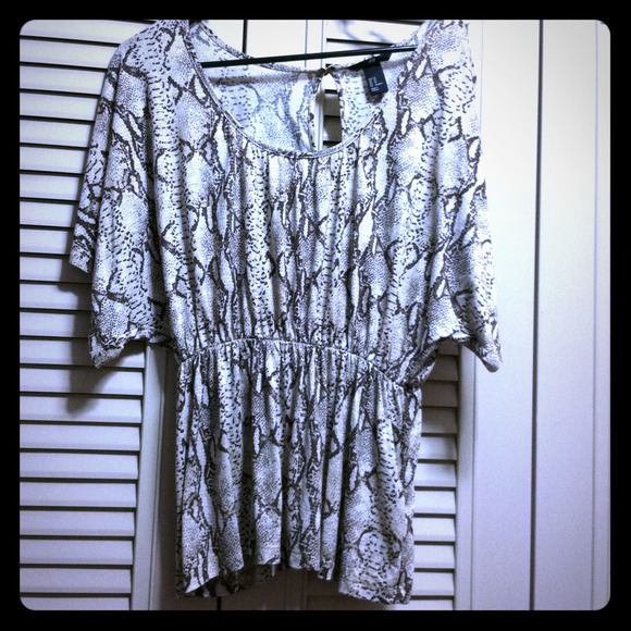 H&M snake skin pattern top - Picture 1 of 4