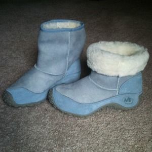 Snow boots