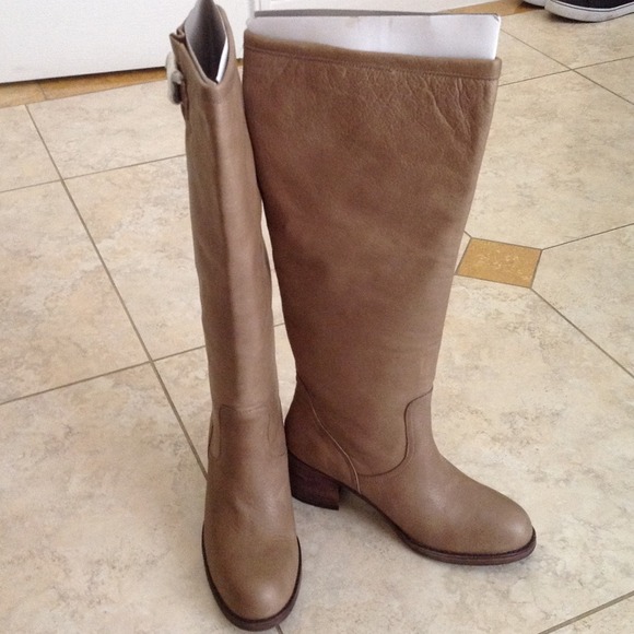 Dolce Vita Boots - BRAND NEWW Dolce vita dessert leather boot