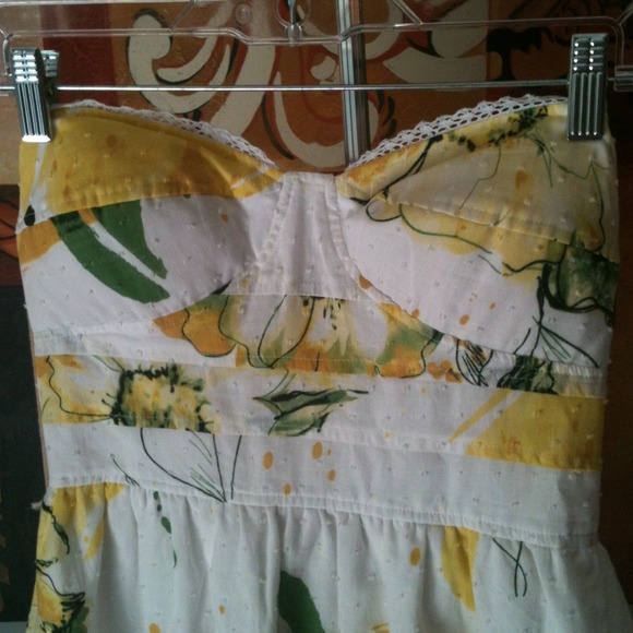 Cute strapless sun dress - Picture 2 of 3