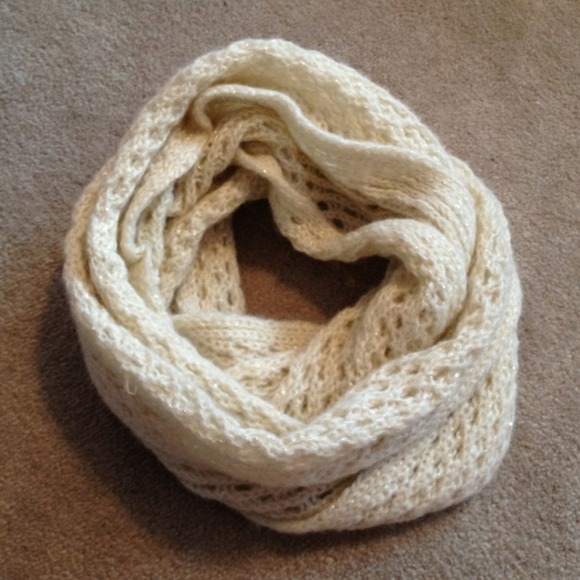 ❌SOLD❌Cream knit infinity circle scarf - Picture 1 of 4