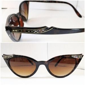 Cat eye sunglasses