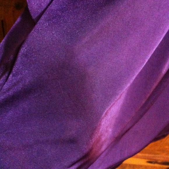 Beautiful purple top!! - Picture 3 of 4