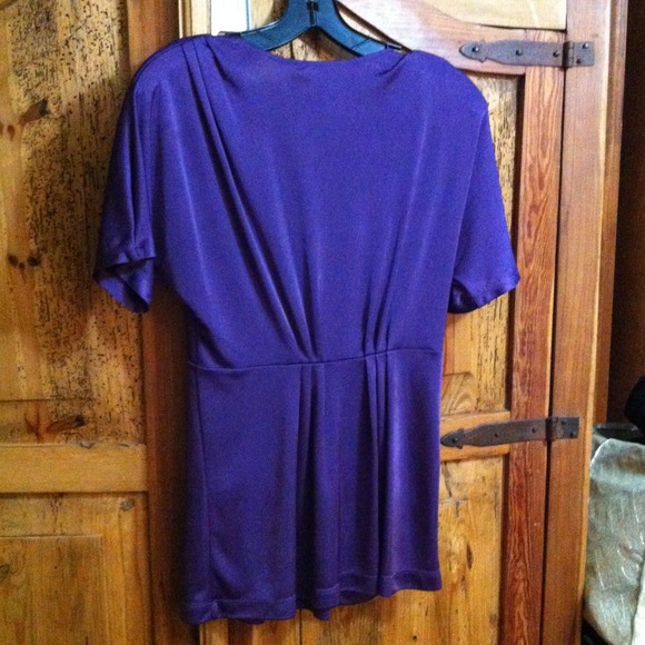 Beautiful purple top!! - Picture 4 of 4