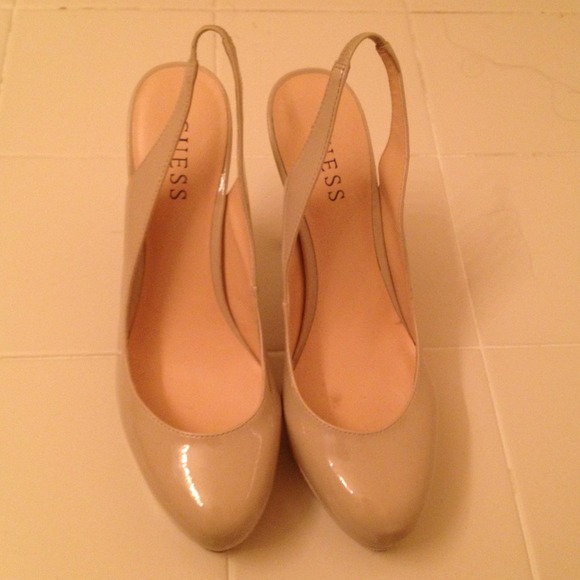 Guess nude pumps!