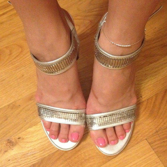 💢Reduced💢Brand new! Silver Nina sandals size 6.5