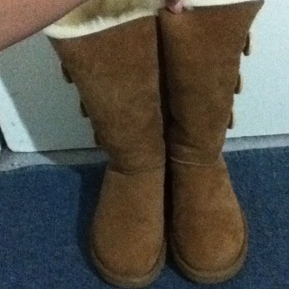 🔴SOLD 🔴 Ugg Bailey Button