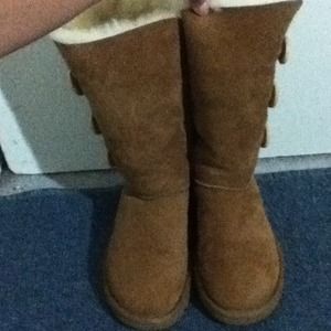 🔴SOLD 🔴 Ugg Bailey Button