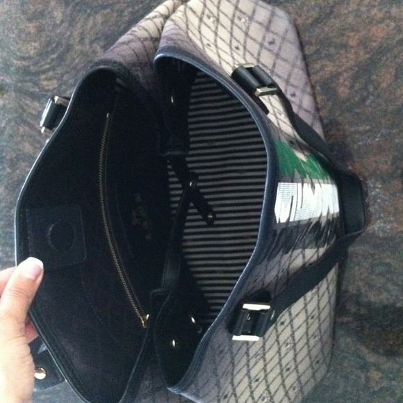 ❌SALE❌100% auth. NEW L.A.M.B handbag - Picture 4 of 4