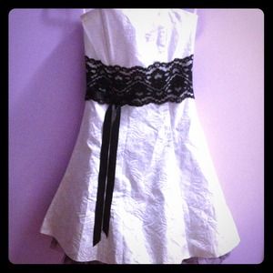 Jessica McClintock white with black lace dress sz1