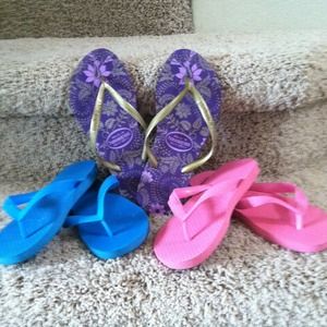 Havaianas 3 pairs size 4/5.