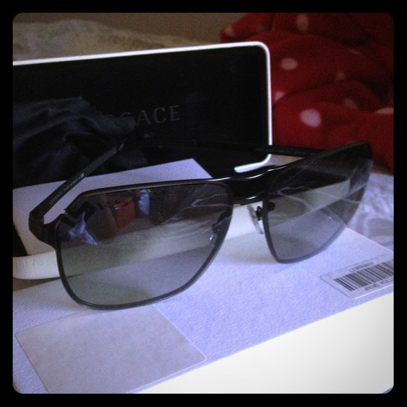 Brand new authentic Versace black sunglasses - Picture 1 of 2