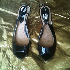 🚫Sold🚫NWOT Patent leather wedges