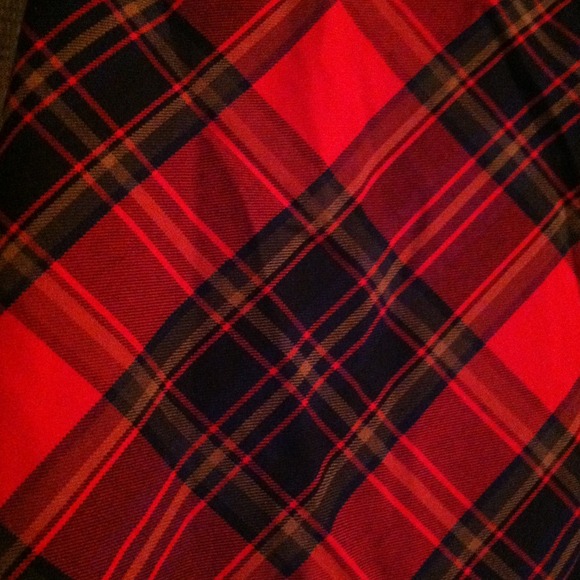 Classic Short Plaid Skirt! - Picture 2 of 3