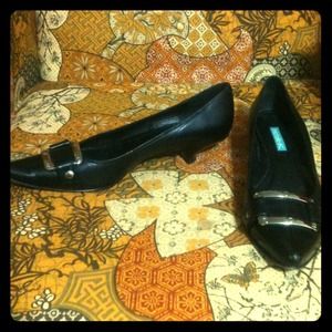 Black 1/2 inch heel