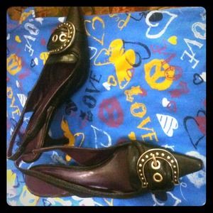 Blk leather sling backs w buckle detail on front