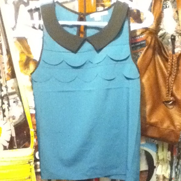 Peter pan collard blue tank !
