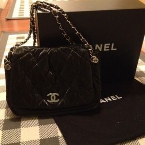 CHANEL Handbags - Chanel classic purse CHANEL Handbags - Chanel classic purse