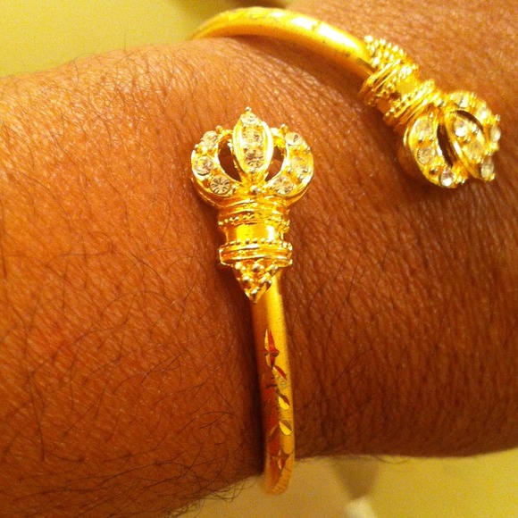 Sold-Bracelet fit for a queen.