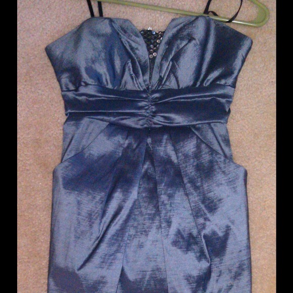 Gorgeous super cute dress! It has pockets! - Picture 2 of 2