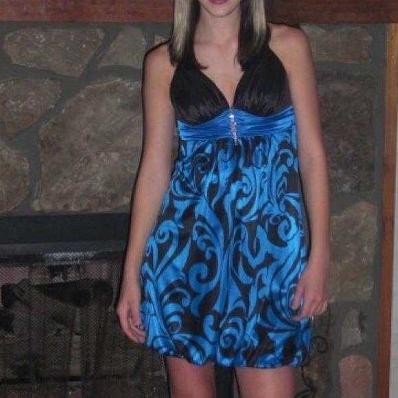 Cute! Cute! Cute!  Great dress! - Picture 3 of 3