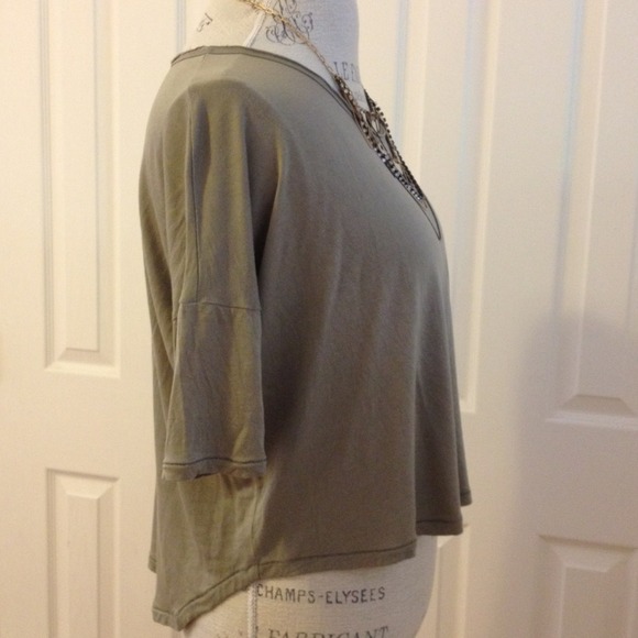 Wilfred by Aritzia Hi Lo Olive Green Top - Picture 2 of 2
