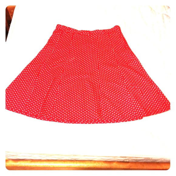 🔴Sold🔴H&M red skirt w/white polka dots - Picture 1 of 2