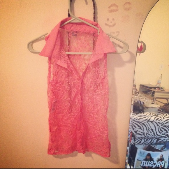 ❌SOLD!❌ NWT pink collared lace top