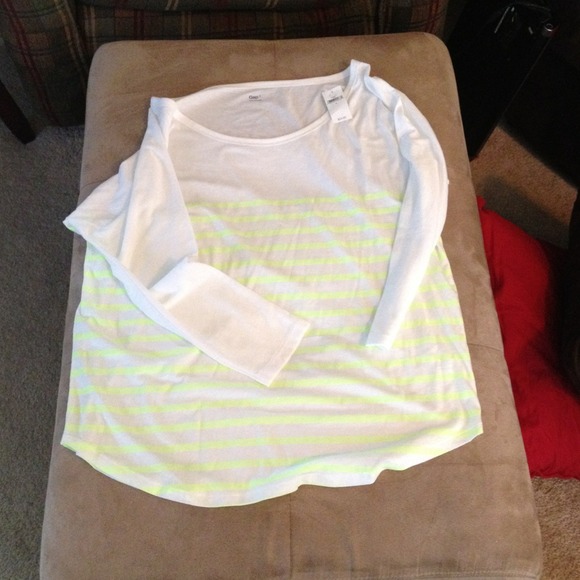 Sold!!!NWT GAP white tunic with neon green stripes