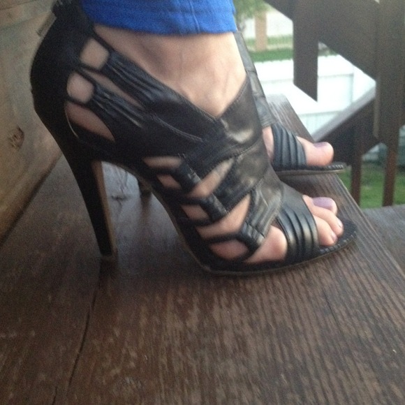Heels - Picture 1 of 4