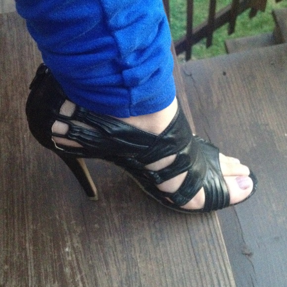 Heels - Picture 4 of 4