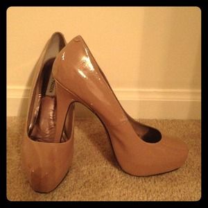 💢🙌SOLD🙌💢Nude Steve Madden Heels
